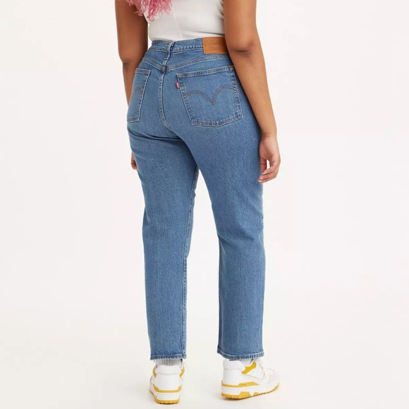 Levi's Premium Denim Wedgie Straight Leg Jeans Medium Wash Size 31 - Picture 3 of 12
